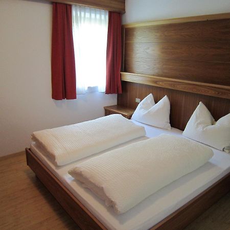 Aparthotel Garni Haus Hubertus Malles Venosta Εξωτερικό φωτογραφία