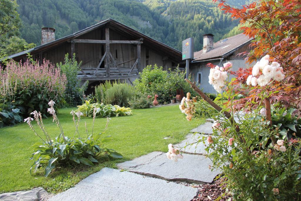 Aparthotel Garni Haus Hubertus Malles Venosta Εξωτερικό φωτογραφία