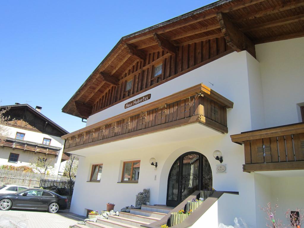 Aparthotel Garni Haus Hubertus Malles Venosta Δωμάτιο φωτογραφία