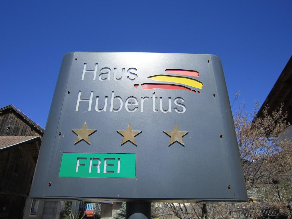 Aparthotel Garni Haus Hubertus Malles Venosta Εξωτερικό φωτογραφία