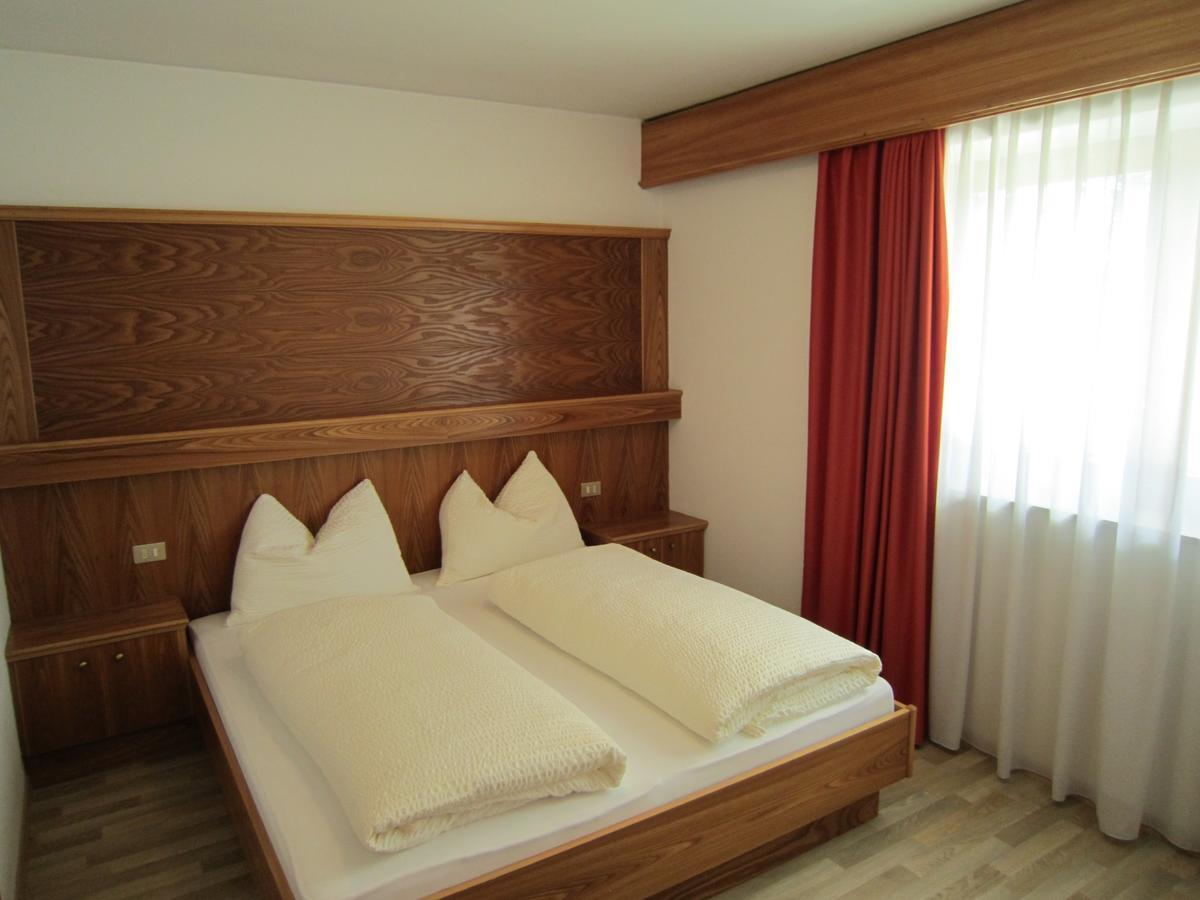 Aparthotel Garni Haus Hubertus Malles Venosta Εξωτερικό φωτογραφία