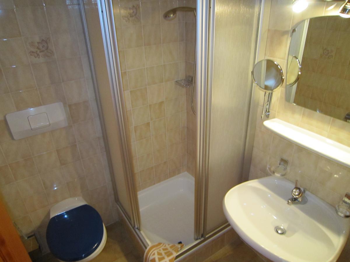 Aparthotel Garni Haus Hubertus Malles Venosta Εξωτερικό φωτογραφία