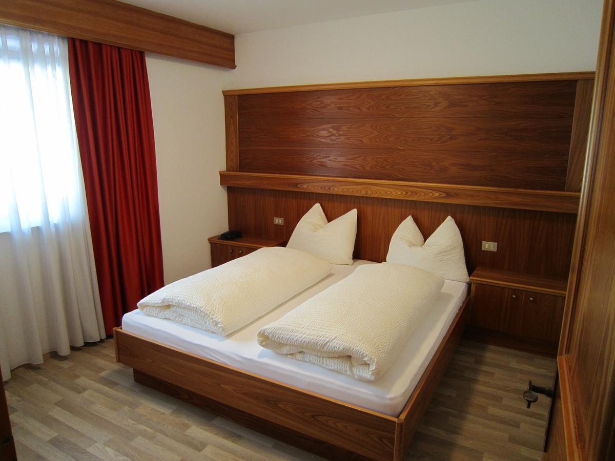 Aparthotel Garni Haus Hubertus Malles Venosta Εξωτερικό φωτογραφία